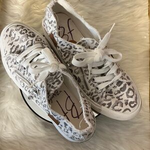Blowfish Women's Gray Leopard Print Sneakers
